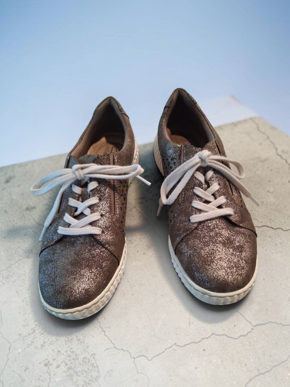 Clarks Collection | Women's T-Shoes - Gold Shimmer | Size 7